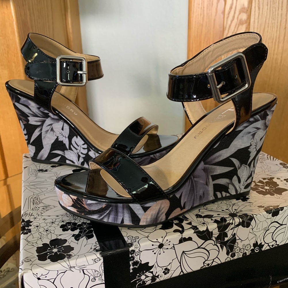 Chinese Laundry floral wedges NIB